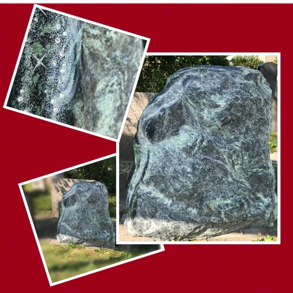 Steinmetzbetrieb Wolfgang Thieme News:
Dieses Gedenksteinunikat ist endlich eingetroffen. Nun können sie mit ihren eigenen Augen dieses einzigartige Monument betrachten und auf sich wirken lassen. Bei Interesse sprechen Sie uns gern an.
Wir sind ein langjähriges Familienunternehmen, welches bereits seit über 125 Jahren besteht und in der 5. Generation fortgeführt wird. Unser Steinmetzbetrieb hat seinen Standort seit 1928 in der Breiten Straße/Schneiderstraße und seit 2008 eine Filiale in Zepernick/ Panketal.