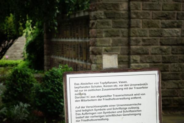 „Die Uniformität auf den Friedhöfen steigt, persönliche Trauerzeichen dürfen dabei nicht abgelegt werden. Das macht viele Trauernde unzufrieden.“
Foto: BIV-Steinmetze
