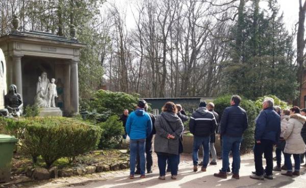 In Wiesbaden besuchten die Delegierten im Rahmen der Landestagung des LIV Hessen den denkmalgeschützten Nordfriedhof.Foto: Sonja Mücke