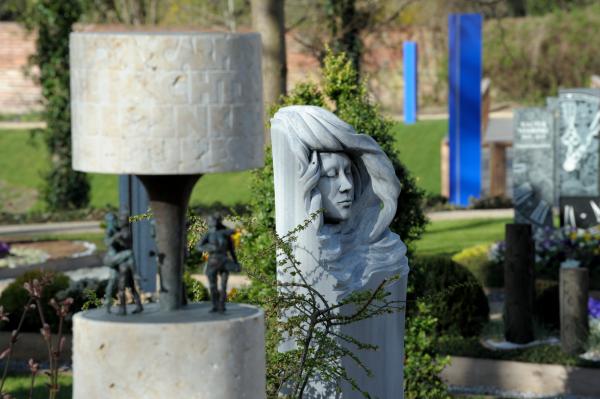 Lassen Sie sich auf der BUGA 2015 Havelregion von dem handwerklich hohen Niveau
im Ausstellungsteil „Grabgestaltung und Denkmal inspirieren.
Quelle: