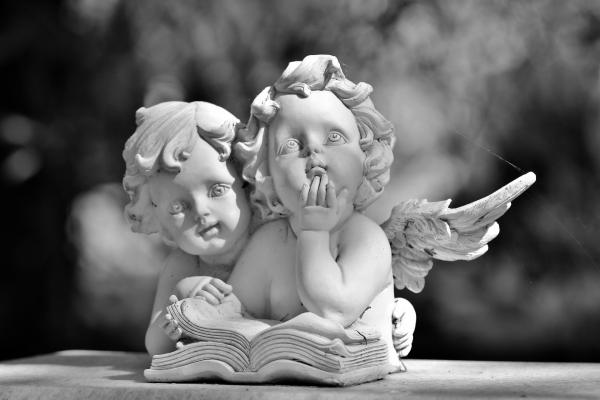 Arbeiten auf dem Friedhof ...... sind in den meisten Fällen noch möglich und werden hoffentlich auch nicht eingeschränkt. Die Gewerke, die auf dem Friedhof können gemeinsam mit ihrer Friedhofsverwaltung viel dafü tun, damit es so bleibt. Der Bundesverband Deutscher Steinmetze hat gemeinsam mit dem Bund Deutscher Friedhofsgärtner eine Information herausgegeben, die wichtige Punkte für eine sichere Arbeit auf dem Friedhof aufgreift.
Download: